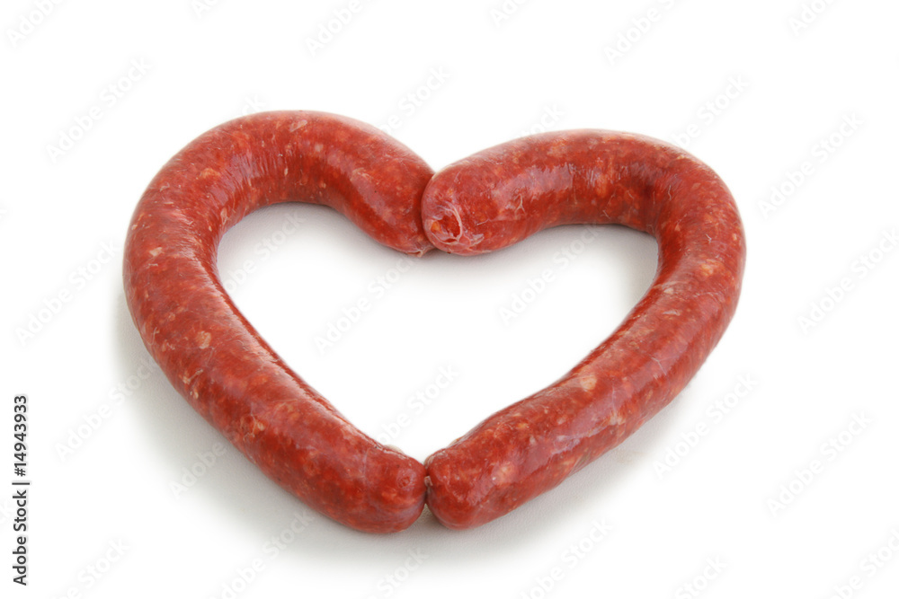 saucisses en forme de coeursur fond blanc saucisses en forme de coeursur fond blanc