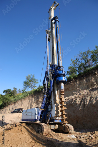 Hole digger