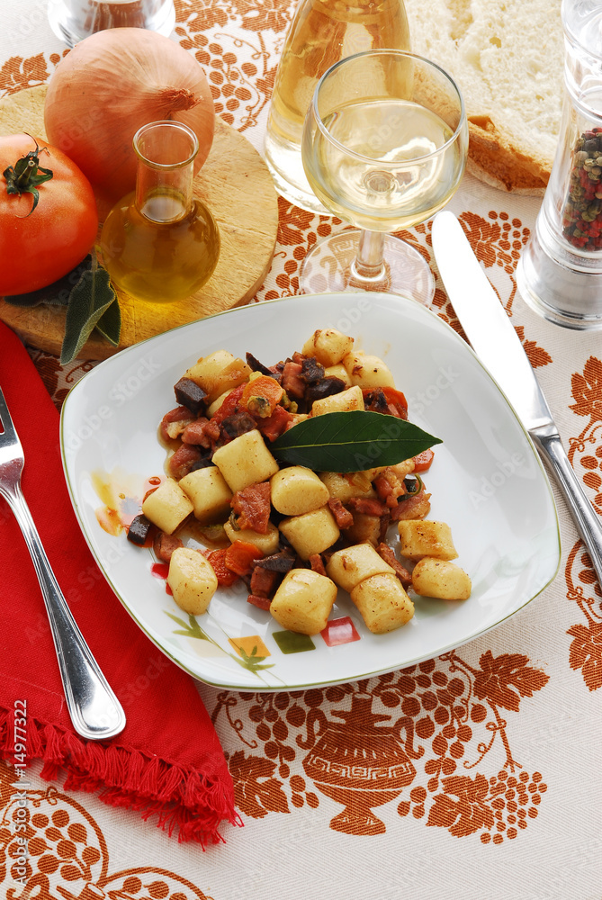 Gnocchi fegatini e prosciutto - Primi piatti Gnocchi fegatini e prosciutto - Primi piatti