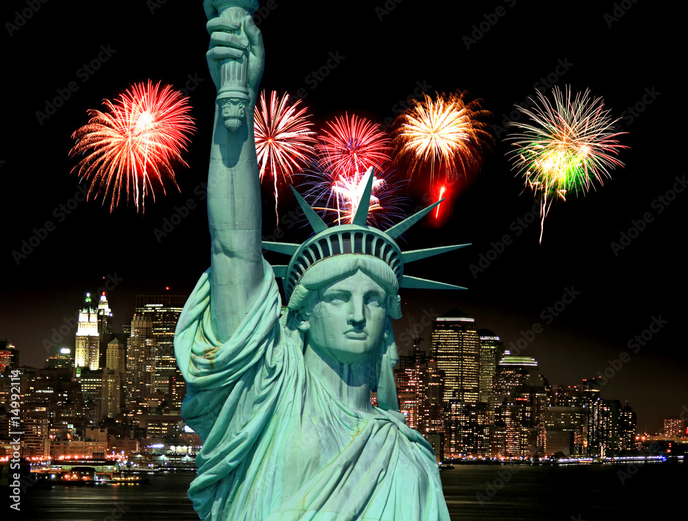 Fototapeta premium The Statue of Liberty and New York City