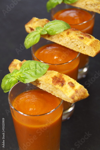 Tomatensuppe im Glas