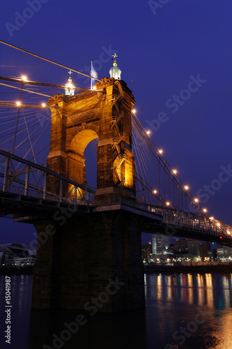 Obraz na płótnie The John A. Roebling Suspension Bridge in Cincinnati. w salonie
