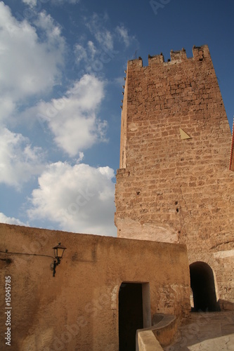 Vista lateral de castillo medieval