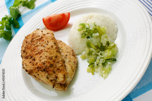Roasted chicken with white rice and vegetables