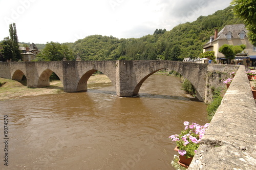 estaing Aveyron le chateau et le pont