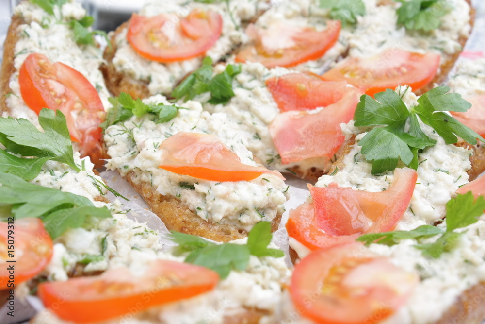 Sandwiches with fish, tomatoes and parsley