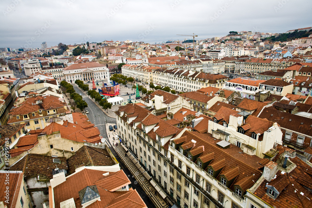 Blick von Elevador de Santa Justa auf die Altstadt von Lissabon