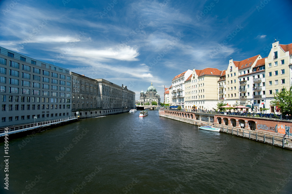 Naklejka premium Spree am Nikolai Viertel