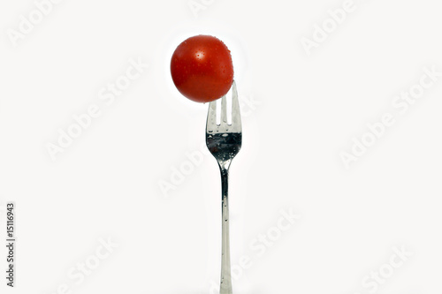 Tomate auf einer Gabel