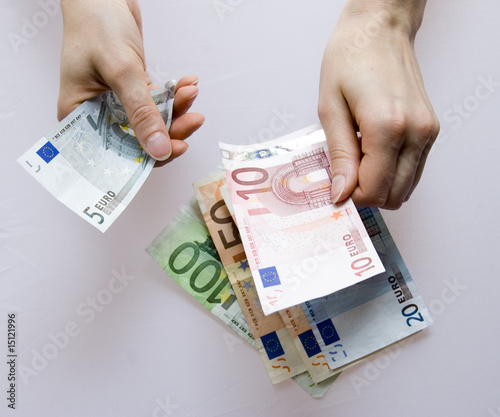 Fotografía geld zählen