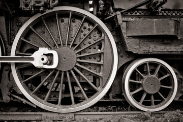 Fotobehang Trein Wielen van oude stoomlocomotief  © Mihai Simonia