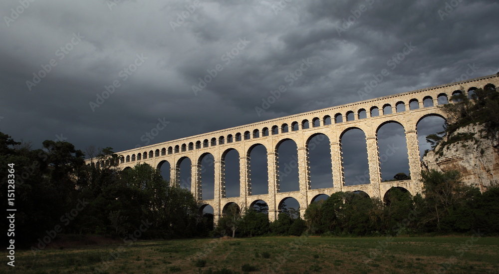 Fototapeta premium Beautiful 19th century bridge (Provence, France)