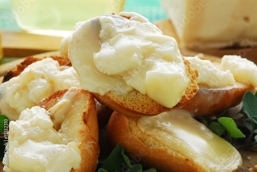 Foto Bruschette al taleggio e noci - Antipasti della Lombardia