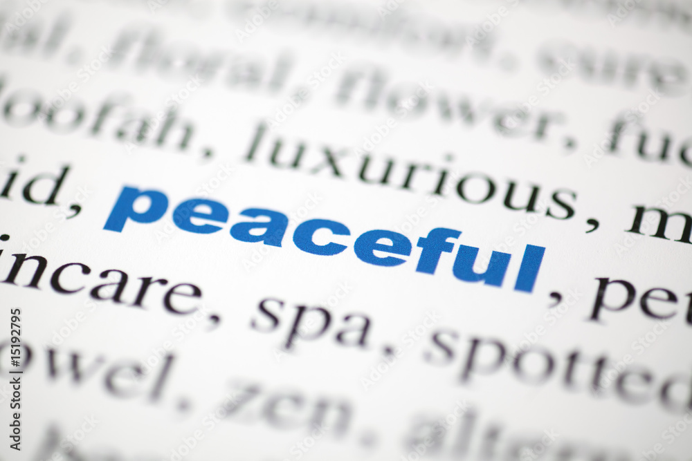 mot peaceful Paisible lettres bleu texte flou mot peaceful Paisible lettres bleu texte flou