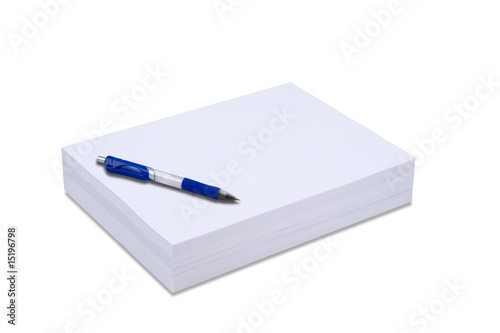 Ramette de papier et stylo