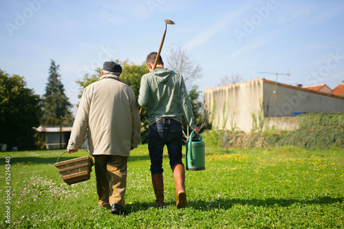 Foto personne âgée avec aide à domicile
