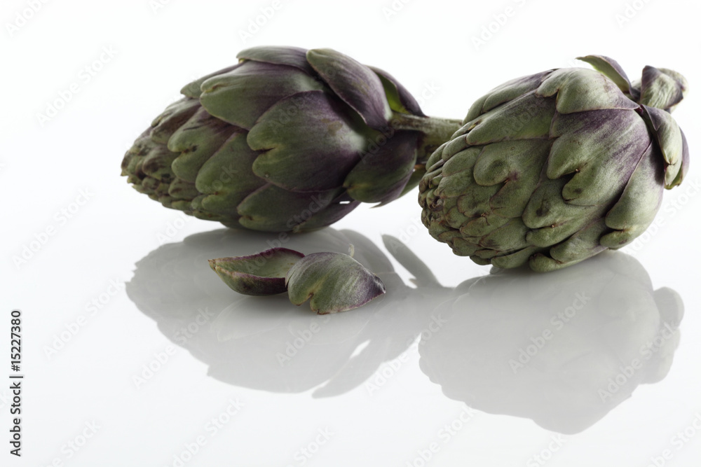 Obraz premium Miniartischocken auf weiss