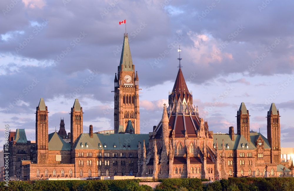 Fototapeta premium Parliament Building at Dusk