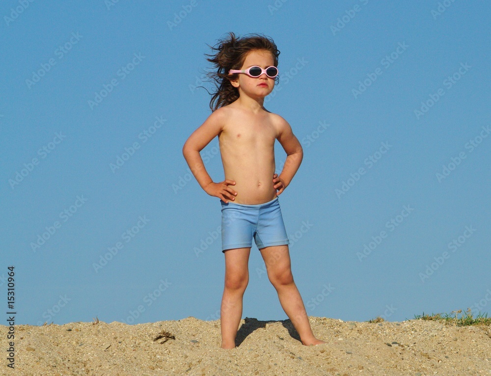 petite fille à la plage Stock Photo | Adobe Stock