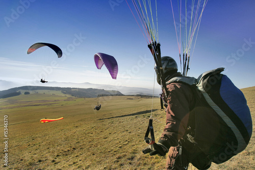 Gleitschirmflieger auf der Wasserkuppe, Deutschland.