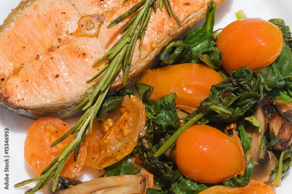 Fillet salmon with vegetables