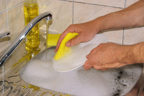 Abwaschen - wash the dishes 04