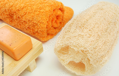 bucha de banho,toalha e sabonete