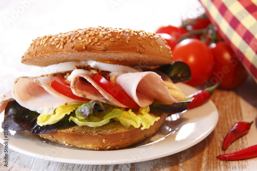Bagel mit Braten