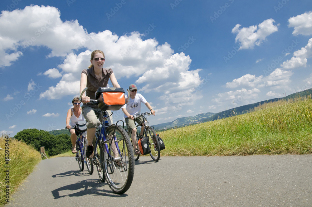 Familie beim Radfahren