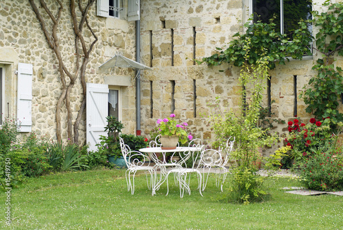 salon de jardin dans un cadre bucolique   02 © chris32m