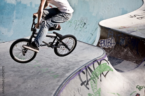 BMX im Skatepark Fototapete