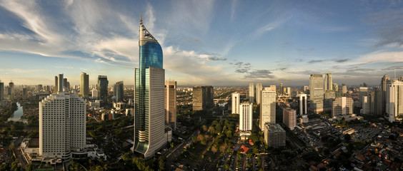 Ingelijste posters Indonesië Skyline van Jakarta bij avond  © Daxiao Productions