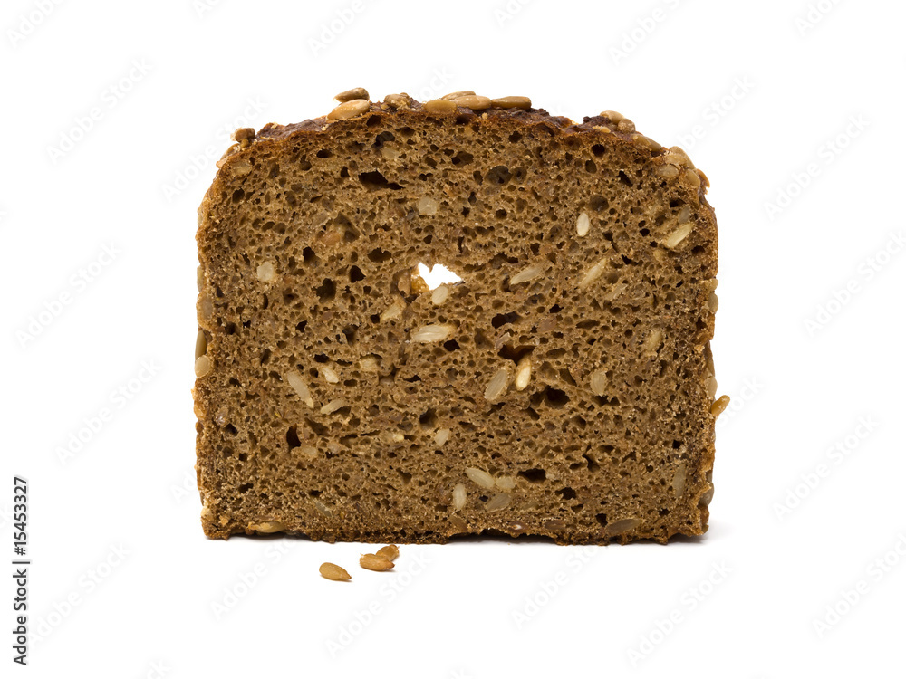 eine scheibe vollkornbrot isoliert auf weiss eine scheibe vollkornbrot isoliert auf weiss