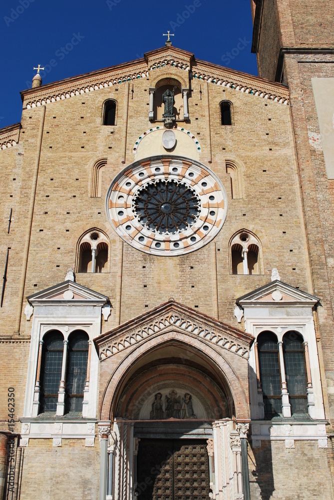 Obraz premium Romanic cathedral dome in Lodi, Italy
