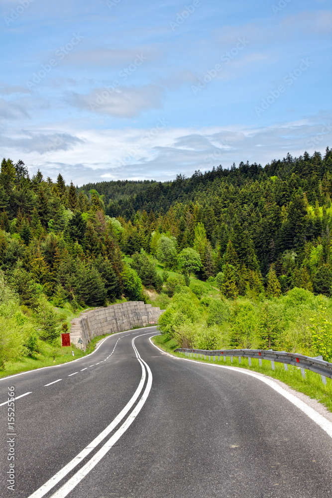 Fototapeta premium Road and Green Mountain