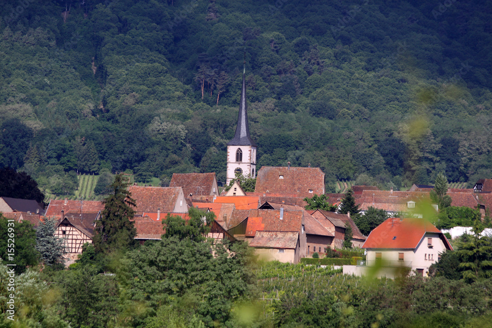 Dorf und Weinberge Dorf und Weinberge