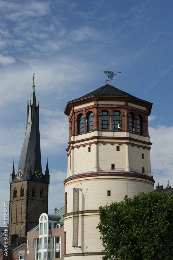 Düsseldorfer Schlossturm mit Lambertuskirche