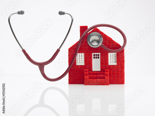 maison et stéthoscope
