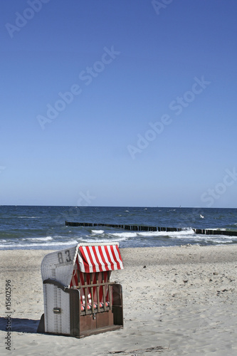 Einsamer Strandkorb