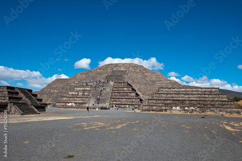 Mondpyramide in Teotihuacan photo