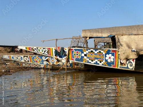 barque sur fleuve niger photo