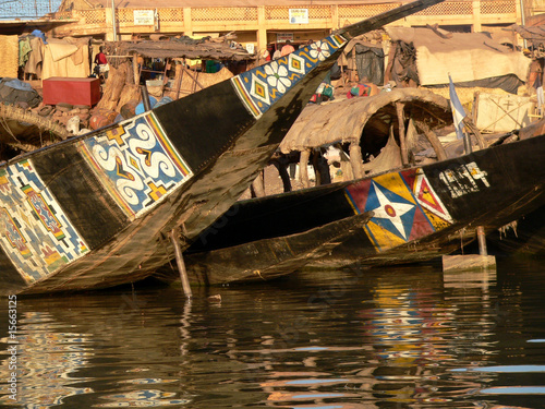 barque sur fleuve niger