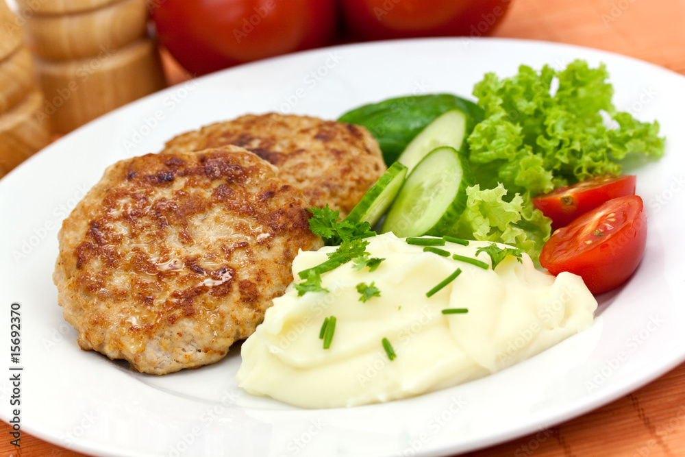 Frikadellen mit Püree,Rucola Salat