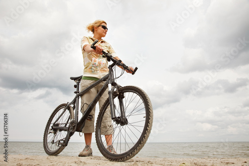 Young woman with bicycle © Ints