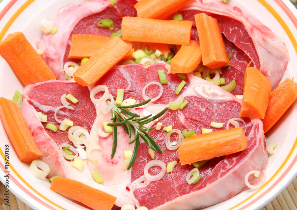 fleisch mit gemüse Stock-Foto | Adobe Stock