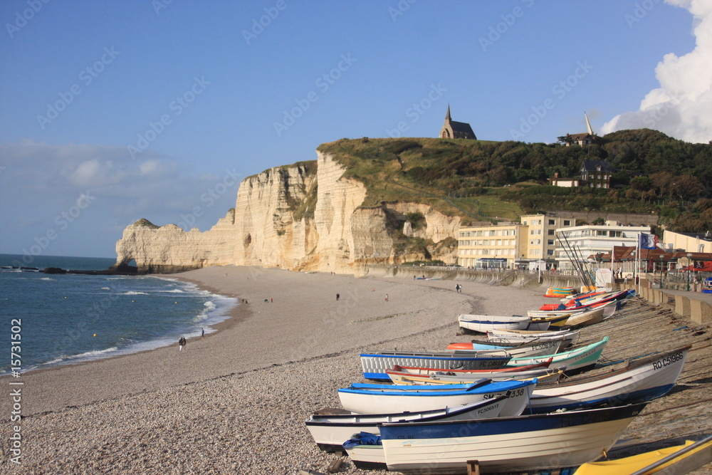 Obraz na plátně Etretat bateaux et falaises