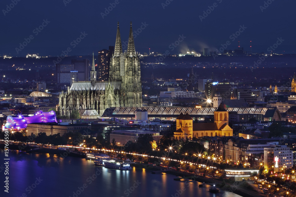 Fototapeta premium Kölner Dom bei Nacht