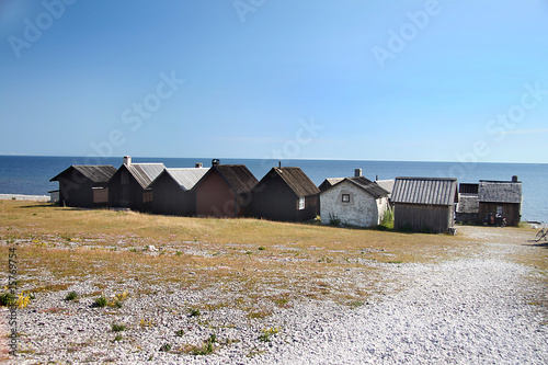 Fischerhütten am Strand der Insel Fårö (Gotland, Schweden)