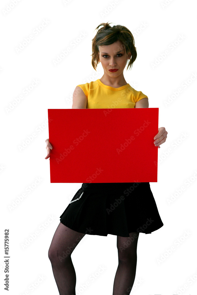 jeune femme avec un panneau rouge sur fond blanc jeune femme avec un panneau rouge sur fond blanc