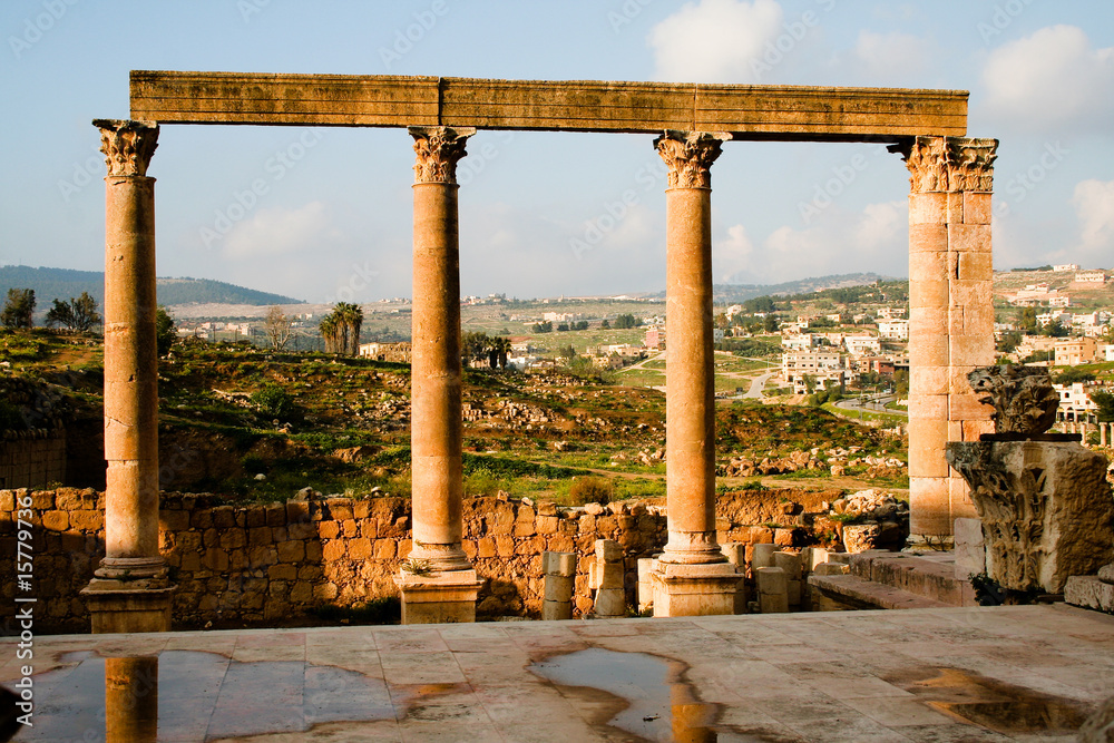 Fototapeta premium Säulen in den Ruinen der antiken Stadt Gerasa, Jordanien